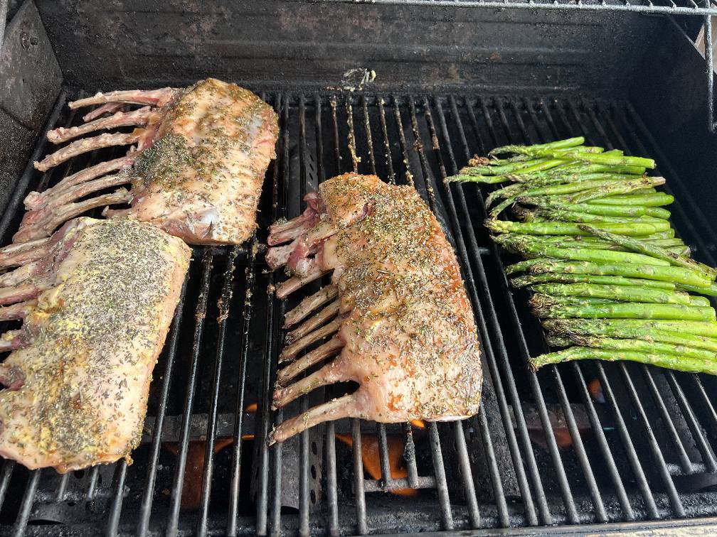 Plan the perfect farm-to-cabin dining experience in Blue Ridge, GA. Enjoy chef prepared meals featuring fresh, local ingredients in the comfort of your cabin.